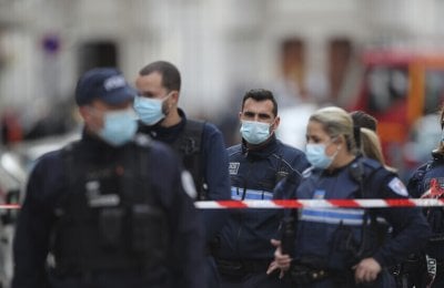 سطو مرعب في فرنسا... عصابة مقنّعة تقتحم منزل نائب وتعتدي على زوجته