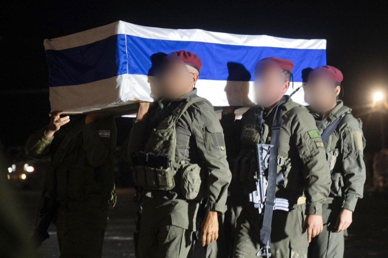 الجيش الإسرائيلي يعلن استعادة جثمان أحد ضباطه من غزة (صور)