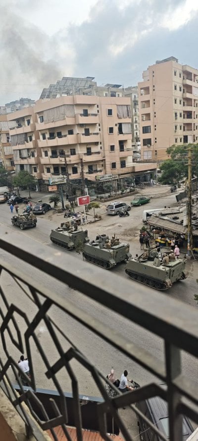 توتّر في مخيّم البداوي... قطع طريق وإطارات مشتعلة رفضًا لإغلاق المداخل