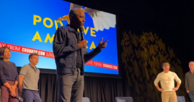 ظهور مفاجئ لأوباما في واشنطن... ورسالة لافتة عن السلطة والشعب (فيديو)