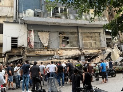 بالصور والفيديو... انهيار شرفة يثير الذعر في شارع الاستقلال – بيروت