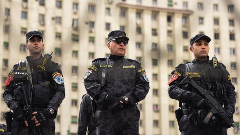 جريمة مروّعة في مصر... رجل يذبح زوجته وابنه بسكين!