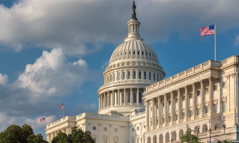 رواتب معلّقة وغموض متزايد... الإغلاق الأميركي يشلّ حياة العاملين في القواعد الخارجية