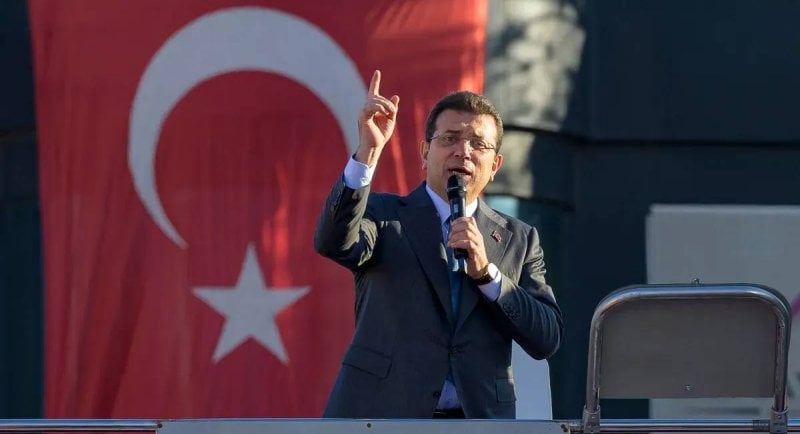 بقضية فساد بمليارات الليرات... رئيس بلدية إسطنبول يواجه عقوبة تتجاوز 2000 عام سجنًا