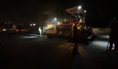 لتفادي الازدحام... استكمال تزفيت المسلك الغربي لطريق جبيل – نهر إبراهيم ليلاً