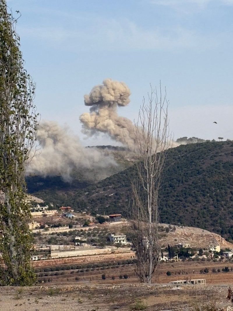متزامنة مع انتهاء الدوام المدرسي... غارات إسرائيلية على النبطية وإقليم التفاح (فيديو وصورة)