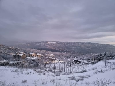 الشتاء يطرق أبواب لبنان: منخفض جوي قوي يحمل أمطارًا غزيرة وعواصف رعدية