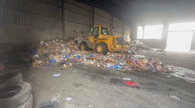 ختم مستودعات وضبط مواد غذائية فاسدة... 