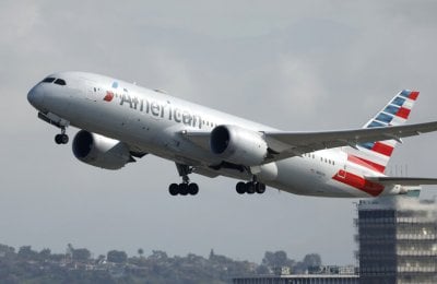 “راكب مزعج” يعطّل رحلة نواب الكونغرس!