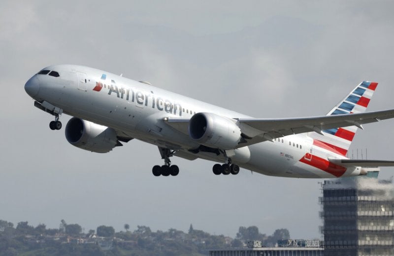 “راكب مزعج” يعطّل رحلة نواب الكونغرس!