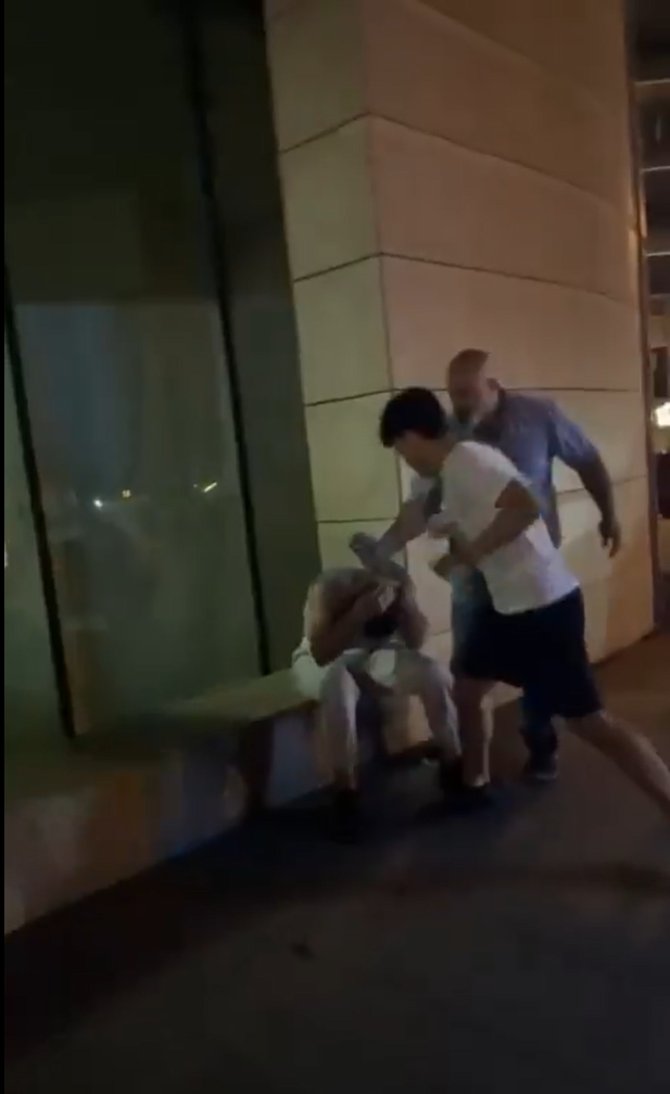 فيديو الاعتداء المبرّح على مراهق في بيروت… “ليبانون ديبايت” يكشف تفاصيل الاعتداء وهوية المعتدين والضحايا
