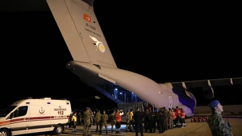 تركيا تستيقظ على فاجعة... سقوط طائرة عسكرية تقلّ 20 جندياً