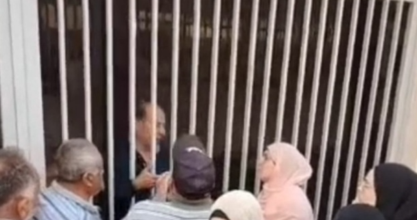 أمام مدرسة حلتا الرسمية… تحرك أهلي ضد "الحرمان التربوي"