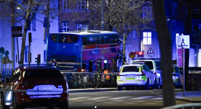 فاجعة في ستوكهولم… اصطدام حافلة بمحطة انتظار (صور)