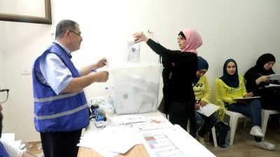 الإنتخابات النيابية على خطّ التّأجيل... قانونيًّا هل تمدّد مهلة تسجيل المغتربين؟