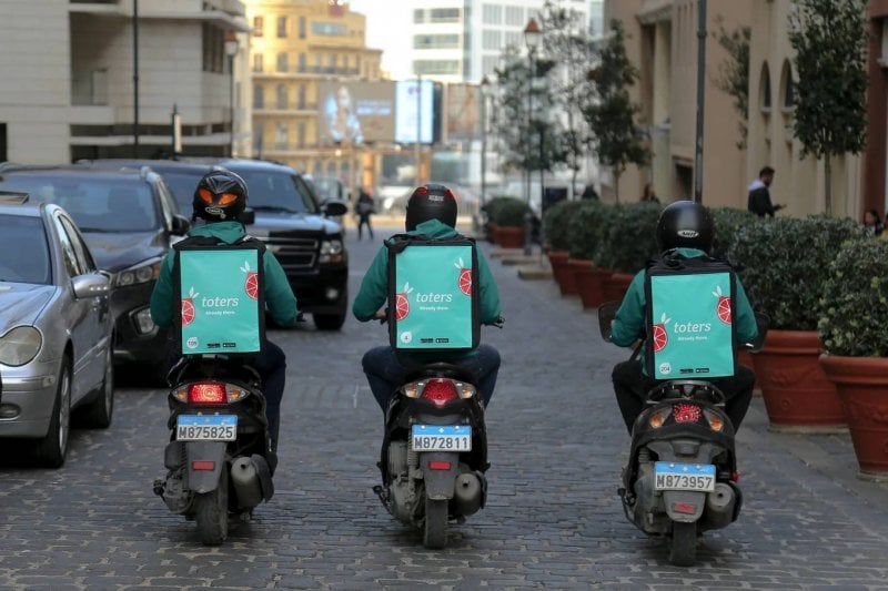 فلتان سائقي Toters يخرج عن السيطرة… فيديو يفضح الاستهتار والداخلية مدعوّة للتحرّك!
