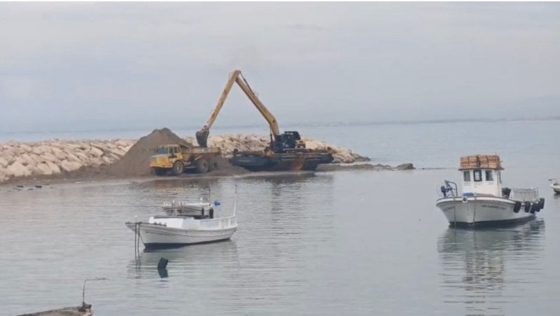 انتهاء المرحلة الأولى من اشغال تعميق وتنظيف مرفأ الصيادين في العبده (صور)