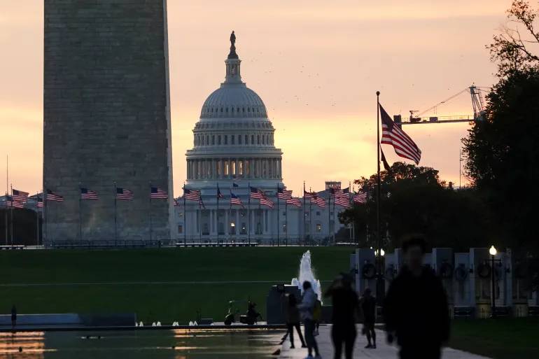 الإغلاق الحكومي يوجّه ضربة قاسية للاقتصاد الأميركي… خسائر بمليارات الدولارات  “تبخّرت”