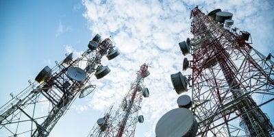 خدمات الاتصالات معطّلة جنوباً... ما الذي يحدث في شبكة 