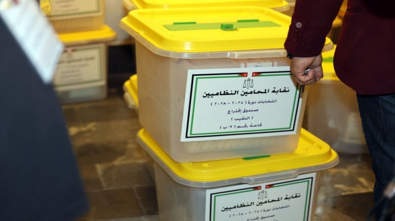 تهّجم وصرّاخ... توتّر داخل النقابة بعد حديث جانبي بين نائب ونقيب المحامين (فيديو)