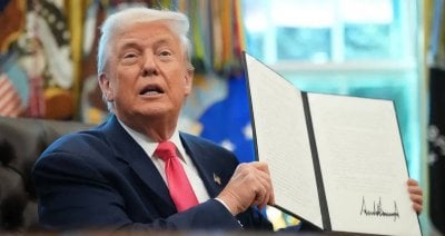 فضيحة تطابق توقيع ترامب… 