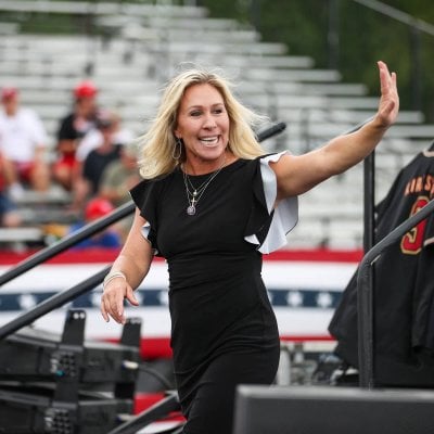 حليفة ترامب تتبرأ منه... وتهديدات تلاحقها 