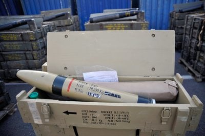 من تركيا والبحر والعملات المشفّرة: هكذا تواصل إيران تزويد حزب الله بالسلاح والمال
