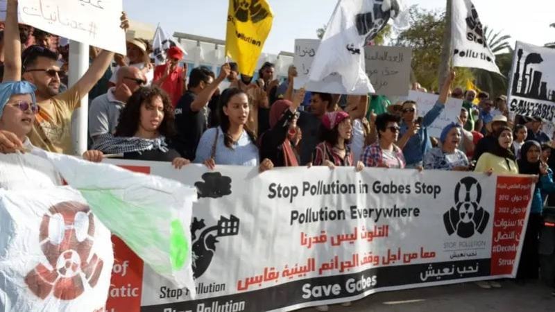 تلوث بيئي يهزّ  الجنوب التونسي… والاحتجاجات تُقابل بتدخّل أمني