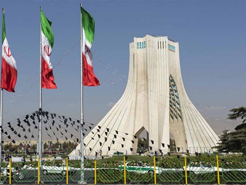 إيران تحسم موقفها: لا تفاوض تحت الهيمنة… والردّ المقبل أشدّ