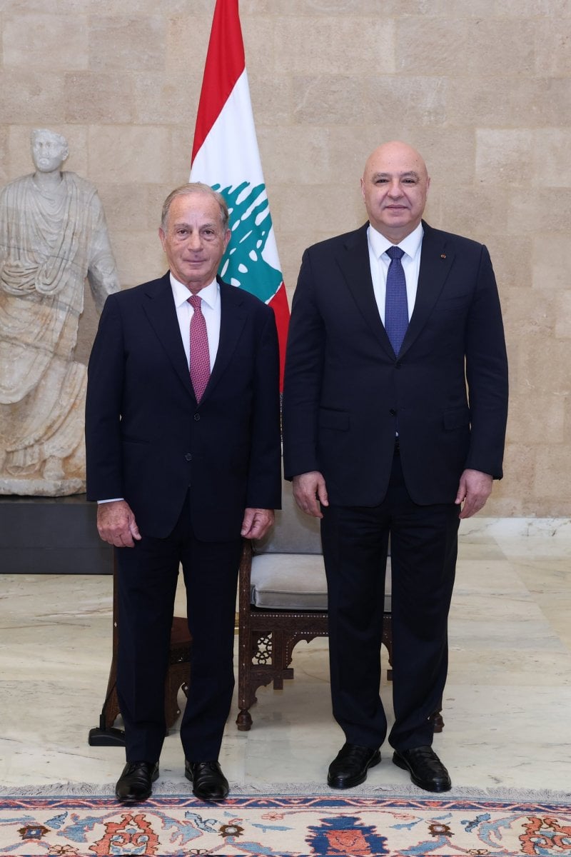 "مع تحيّات ترامب"... عون يتسلّم أوراق السفير الأميركي الجديد