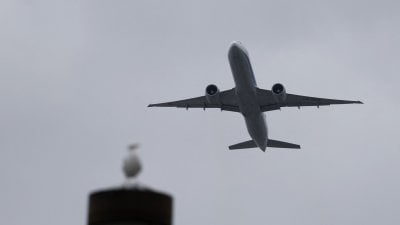 بعد ساعتين من الإقلاع… وزير  يلغي سفره ويواصل طريقه عبر 