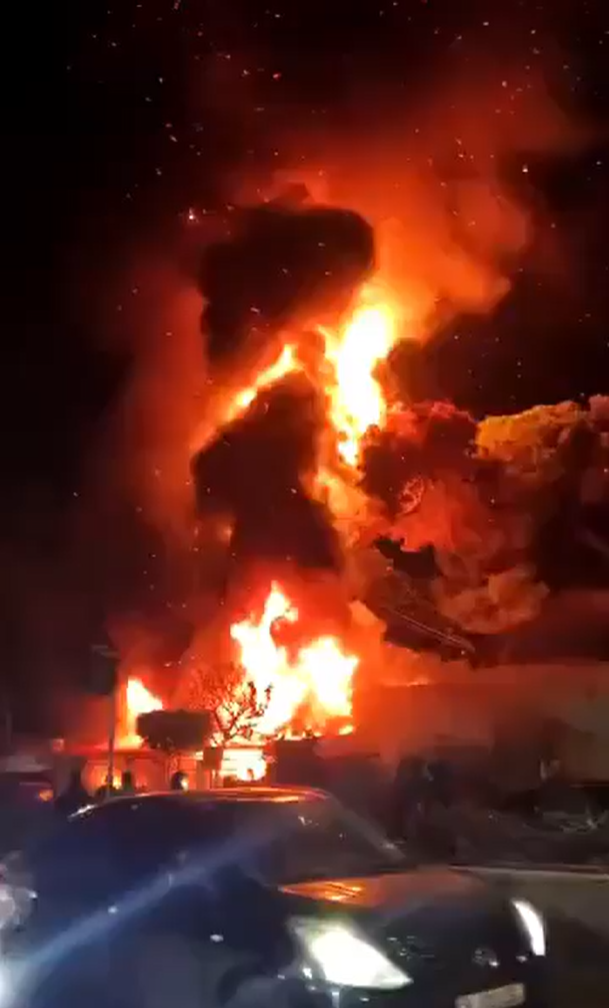 حريق كبير في الطيونة قرب مركز الأمن العام(فيديو)