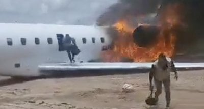 لحظة تحطّم طائرة وزير المناجم في الكونغو (فيديو)