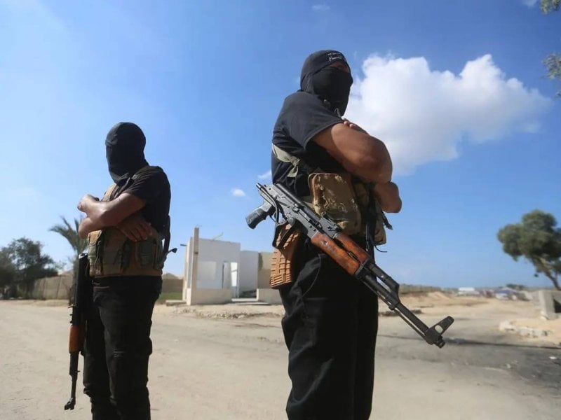 استعدادًا لـ "يوم الأمر"... تقارير إسرائيلية: حماس تنقل أسلحتها إلى دول داعمة لها