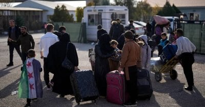 العودة المتعثّرة… لماذا يفضّل السوريون البقاء في لبنان رغم سقوط الأسد؟
