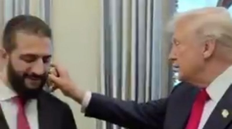 "سرّ رشّ العطر"… ليفت تفسّر تصرّف ترامب مع الشرع