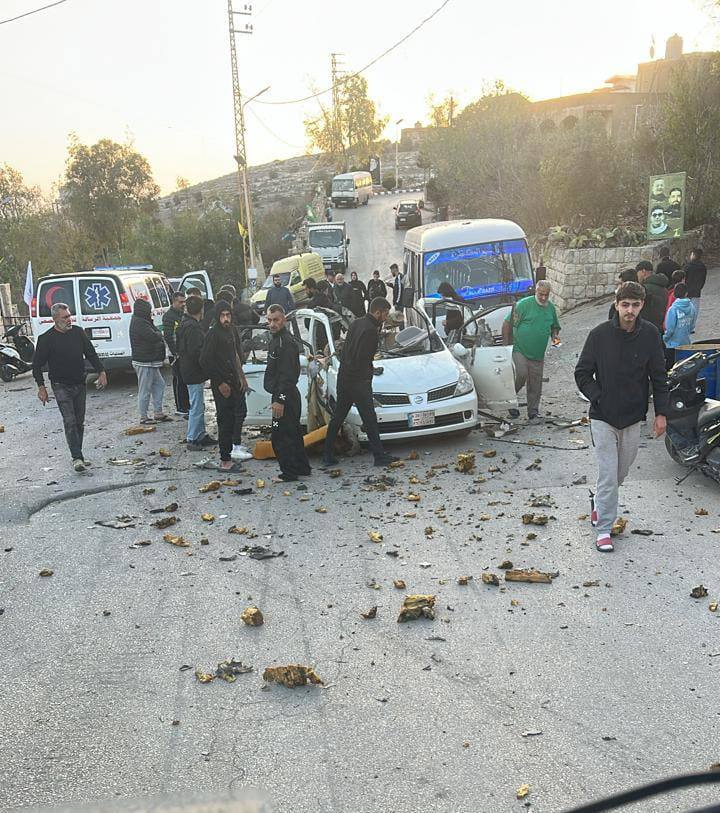 شهيدٌ وإصابات في باص لنقل الطلاب… بالفيديو: غارة تستهدف الطيري