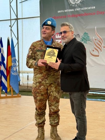 النجم زين العمر مُكرَّمًا في الناقورة 
