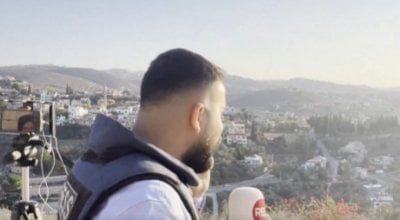 لحظة القصف على الهواء… مراسل RED TV يوثّق الضربة مباشرةً 