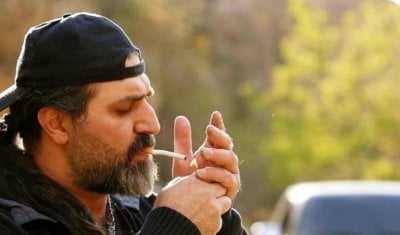 عن حقيقة علاقته بحزب الله وترويج المخدرات… إليكم ما كشفه محامي نوح زعيتر!