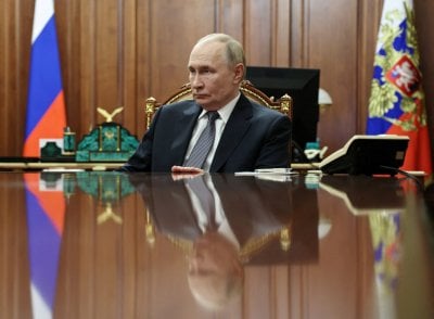 من فرز الأسئلة إلى الروبوت الراقص… كيف يحضر الذكاء الاصطناعي في يوميات بوتين؟