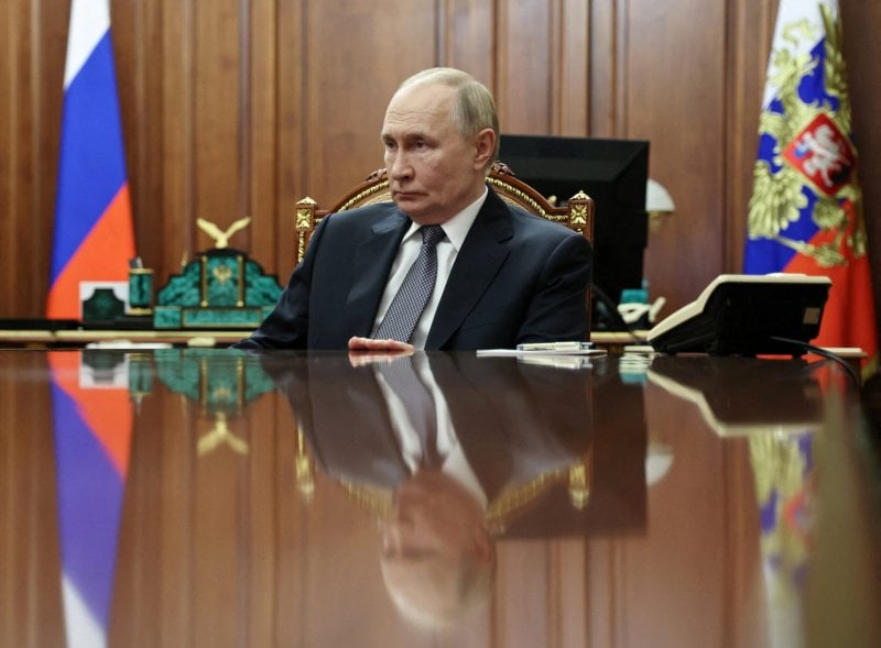 من فرز الأسئلة إلى الروبوت الراقص… كيف يحضر الذكاء الاصطناعي في يوميات بوتين؟