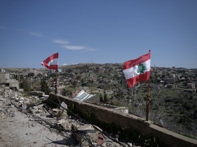 من مخلفات الحرب… انفجار “جسم غريب” يصيب عسكريًا جنوبًا