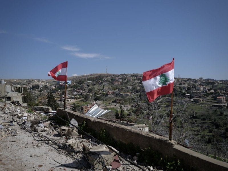 من مخلفات الحرب… انفجار “جسم غريب” يصيب عسكريًا جنوبًا