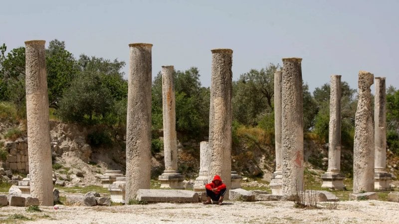 آثار الضفة في خطر… إسرائيل تعدّ لأكبر عملية استيلاء على موقع تاريخي بارز!