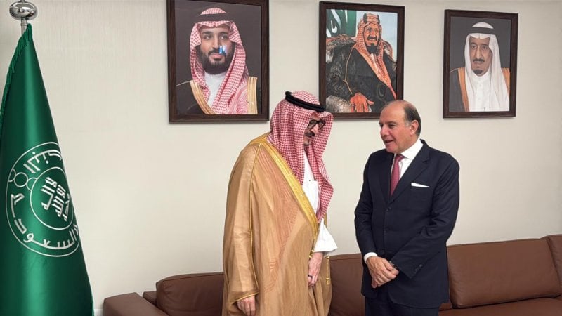 مباحثات مالية موسّعة... حاكم مصرف لبنان يشارك في قمة الرياض