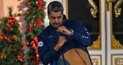 بعد رقص ترامب… مادورو يردّ برقصة “الرومبا” من قلب القصر الرئاسي (فيديو)