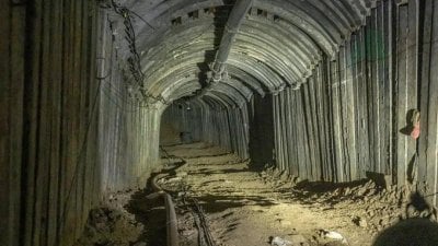 إسرائيل تعلن استهداف مسلّحين خرجوا جماعيًا من أنفاق رفح