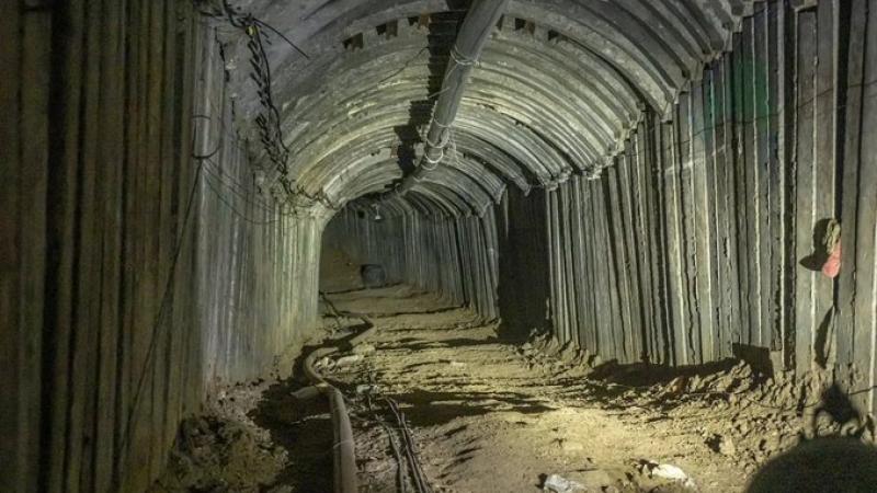 إسرائيل تعلن استهداف مسلّحين خرجوا جماعيًا من أنفاق رفح