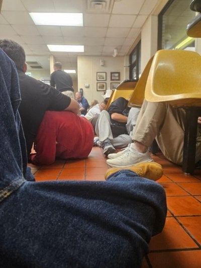 احتفال ميلادي يتحوّل إلى فوضى… إصابات خطيرة بإطلاق نار في أميركا (فيديو)